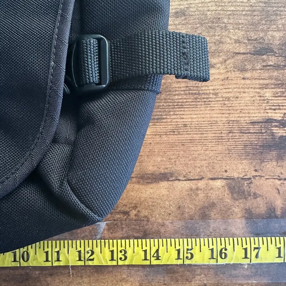 Carhartt RipStop Messenger Bag Black EUC Water Repellent Laptop Sleeve CB02734